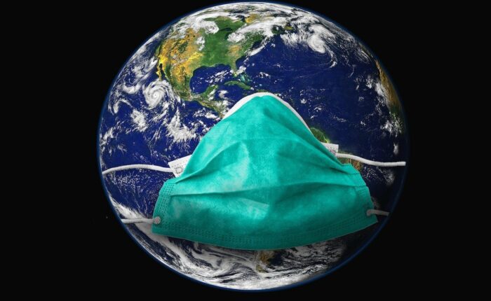 Darstellung des Planeten Erde mit einer grünen Gesichtsmaske.